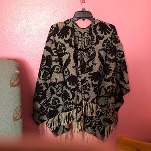 Women’s reversible cape